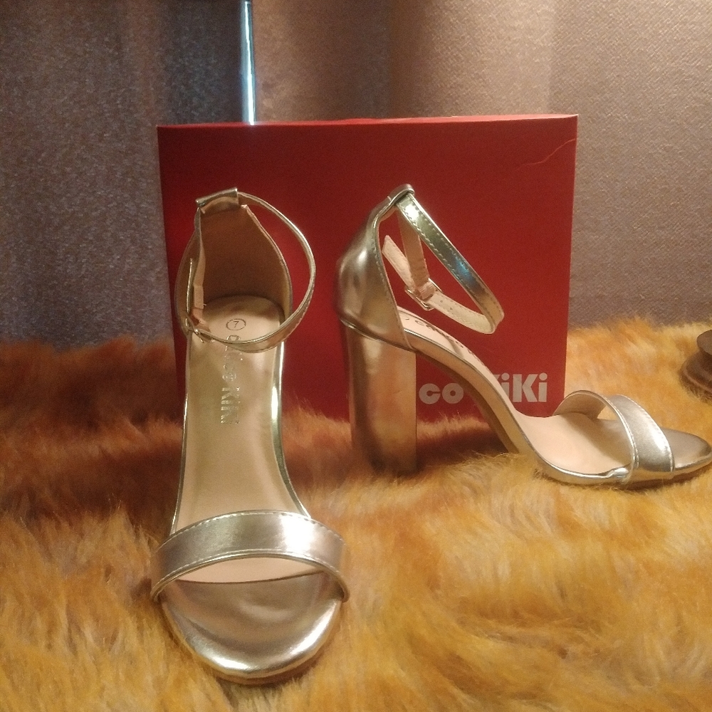 Calico Kiki silver block heels   Free shipping & earrings .. OFFERS?